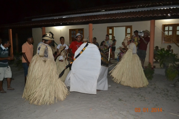 Grupo de Reisado do Boi Memória faz peregrinação no bairro Mato Seco. - Imagem 9