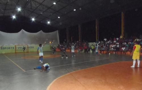 Seleção de futsal de N. S. dos Remédios perde na estreia - Imagem 4