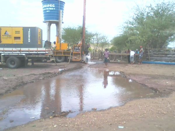 Zona Rural de Dom Expedito Lopes esta contemplado com poço tubular.