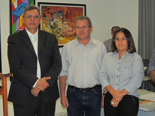 Prefeita Neuma Café assina ordens de serviços para construções de obras - Imagem 7