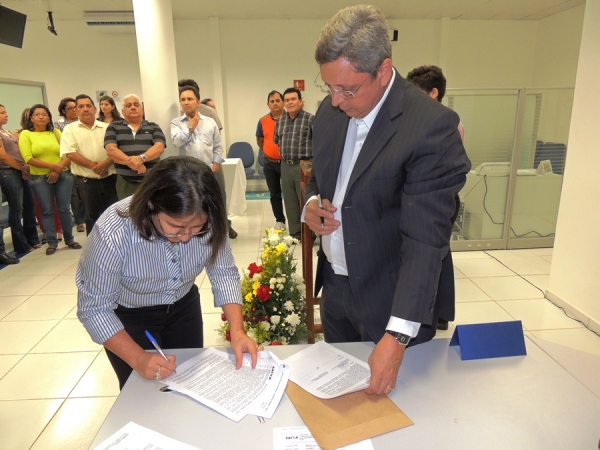 Prefeita Neuma Café assina ordens de serviços para construções de obras - Imagem 1