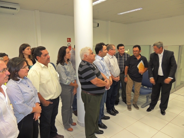 Prefeita Neuma Café assina ordens de serviços para construções de obras - Imagem 11