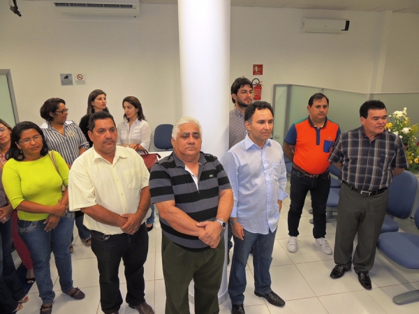 Prefeita Neuma Café assina ordens de serviços para construções de obras - Imagem 14