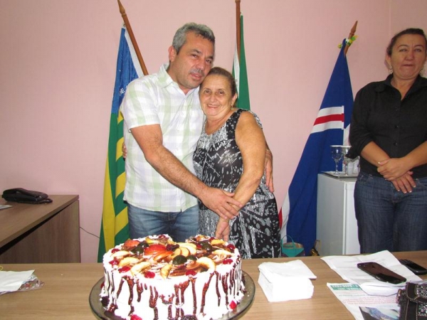 Funcionários parabenizam prefeito pela passagem de seu aniversário - Imagem 4