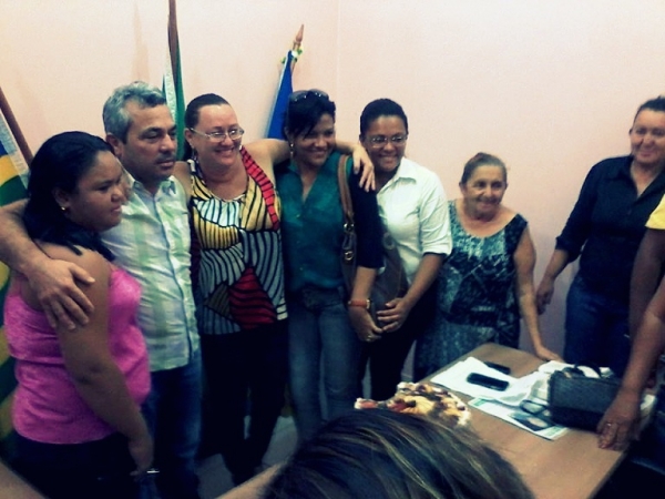 Funcionários parabenizam prefeito pela passagem de seu aniversário - Imagem 13