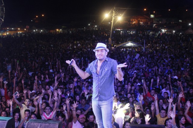 Show e momento de fé nos festejos de São Miguel Arcanjo  - Imagem 37