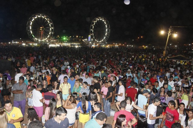 Show e momento de fé nos festejos de São Miguel Arcanjo  - Imagem 28