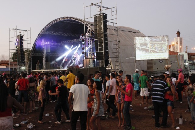 Show e momento de fé nos festejos de São Miguel Arcanjo  - Imagem 48