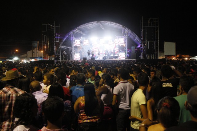 Show e momento de fé nos festejos de São Miguel Arcanjo  - Imagem 42