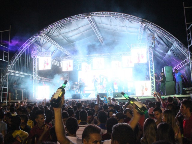 Show e momento de fé nos festejos de São Miguel Arcanjo  - Imagem 73