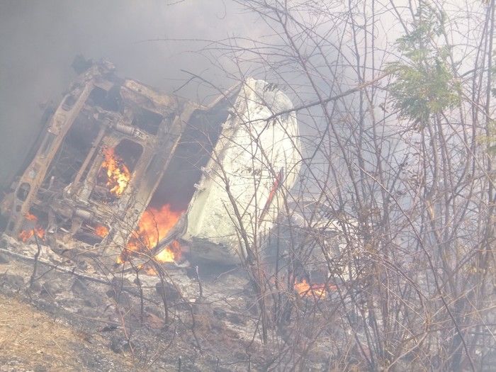 ACIDENTE ENTRE UMA CARRETA E UM SIENA NA BR 316,ENTRE AS CIDADES DE DEMERVAL LOBÃO E LAGOA DO PIAUÍ., - Imagem 2