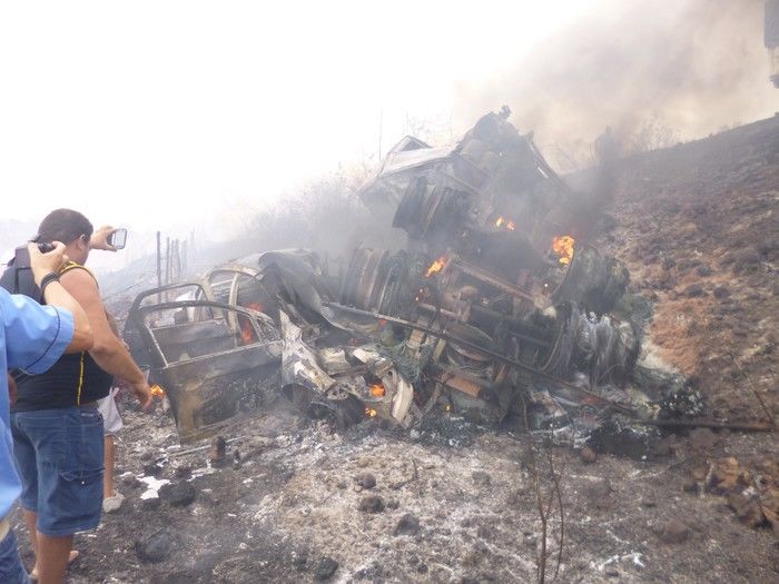 ACIDENTE ENTRE UMA CARRETA E UM SIENA NA BR 316,ENTRE AS CIDADES DE DEMERVAL LOBÃO E LAGOA DO PIAUÍ., - Imagem 6
