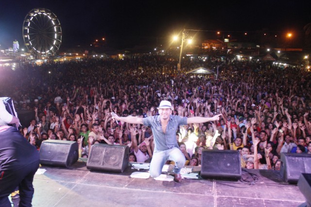 Show e momento de fé nos festejos de São Miguel Arcanjo  - Imagem 36
