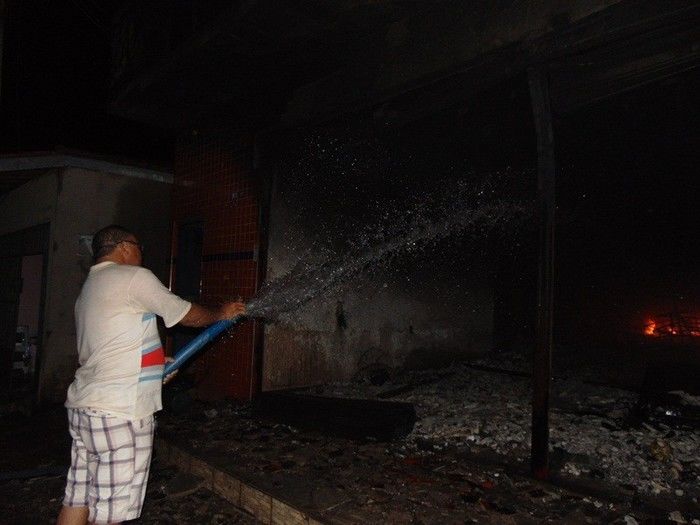 Loja é totalmente destruída em incêndio no Município de Corrente - Imagem 5