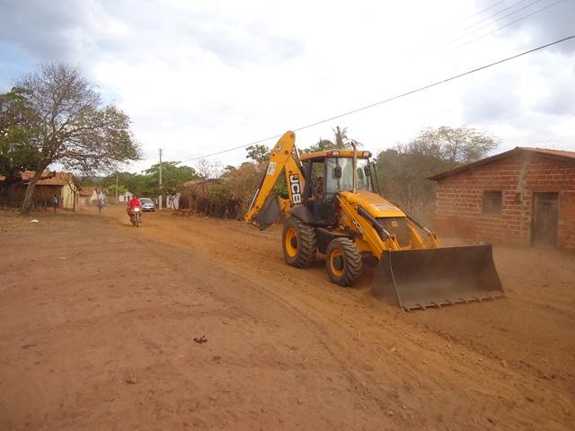 Prefeitos Dr.Zé Maria inaugura nova Rede de Distribuição de Água em Furta-Lhe a Volta - Imagem 2