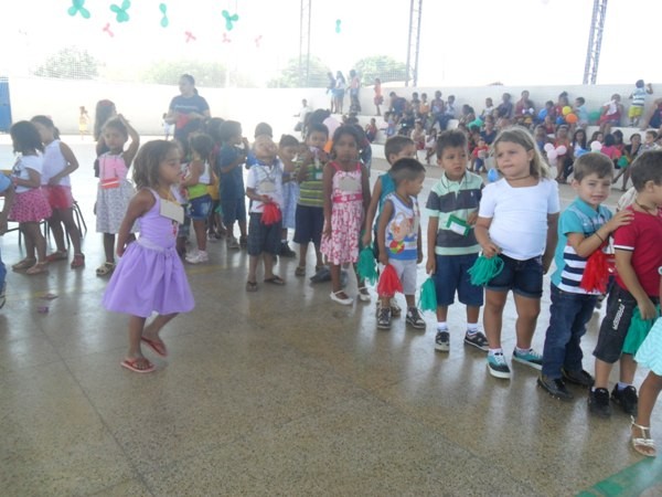 Secretaria de Educação e Prefeitura realizaram festa para as Crianças - Imagem 9