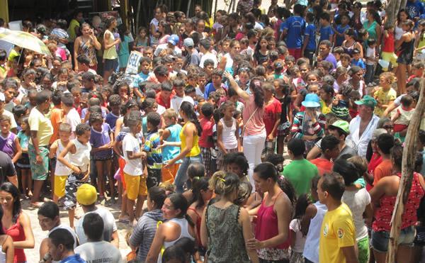 Prefeito Tintin faz festa para crianças distribuindo 1500 presentes  - Imagem 3