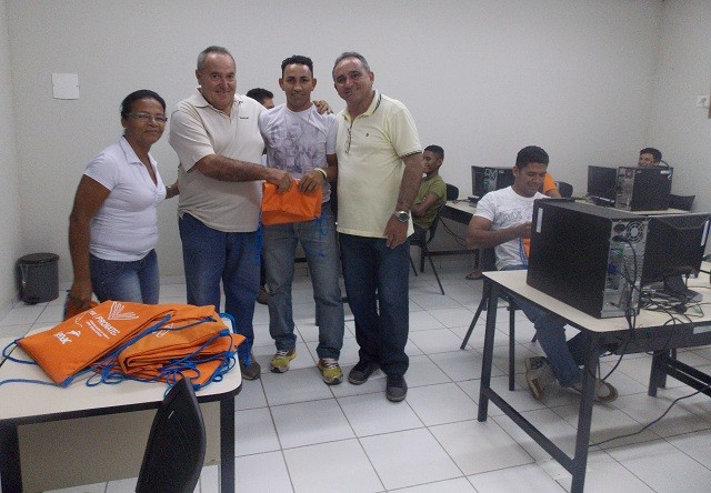 Prefeito Bernildo Val visita alunos de cursos do Pronatec em Barra do Longá - Imagem 2