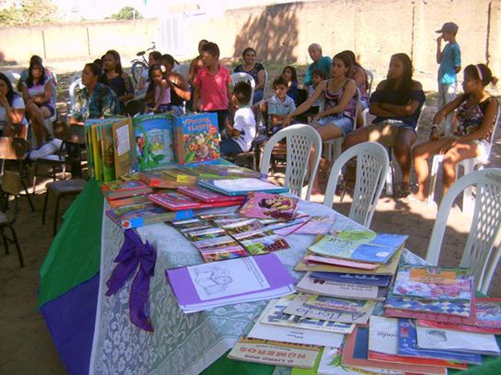 Escolas Municipais realizam o lançamento do Projeto Sacola de Leitura: Quem Conta, Canta, se Encanta e Reconta.