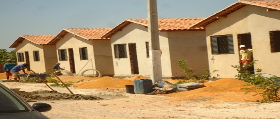 PREFEITA VÂNIA RIBEIRO VISITA CONCLUSÃO DE CASAS POPULAR