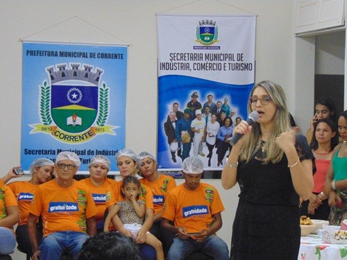 Prefeitura promove evento de confraternização para encerramento do curso de confeiteiro  - Imagem 4