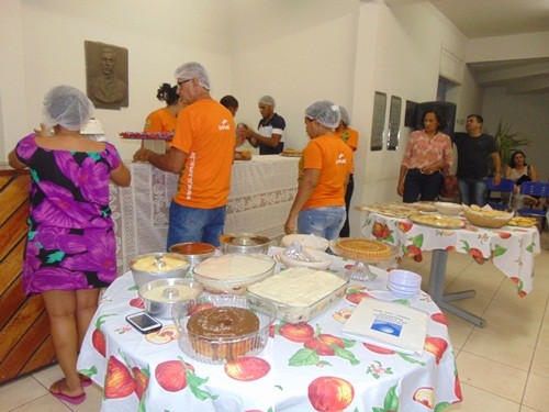 Prefeitura promove evento de confraternização para encerramento do curso de confeiteiro  - Imagem 1