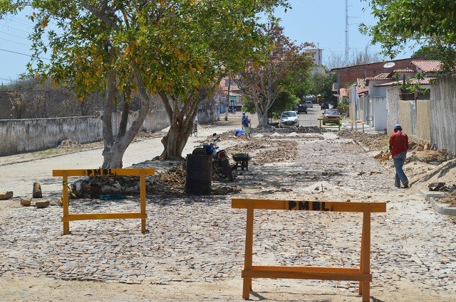 Prefeito Bernildo Val transforma Buriti dos Lopes num canteiro de obras - Imagem 11