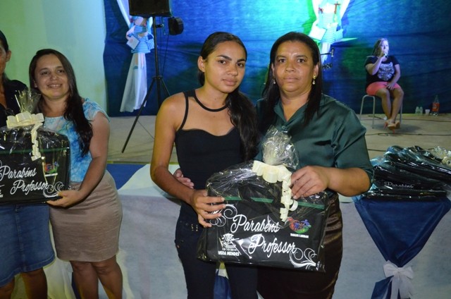 Dia do Professor é comemorado em Vera Mendes - Imagem 73