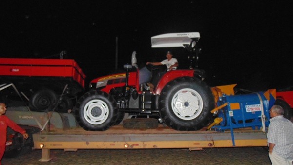 Prefeito de Santo Inácio recebe trator para o município - Imagem 1