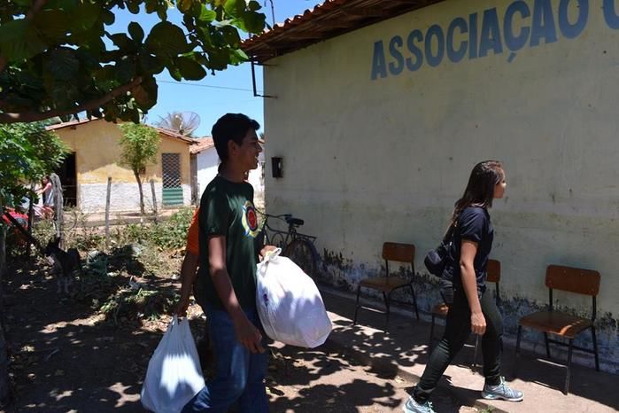 GAV e toda população ajudam famílias que perderam tudo em incêndio. - Imagem 20