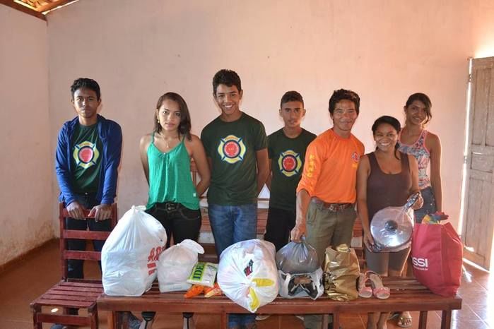 GAV e toda população ajudam famílias que perderam tudo em incêndio. - Imagem 14