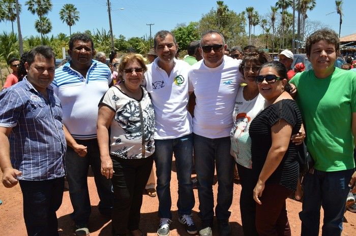 Prefeito Bernildo Val inaugura estrada com grande festa na zona rural de Buriti dos Lopes - Imagem 16