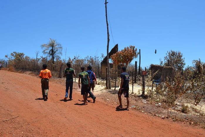 GAV e toda população ajudam famílias que perderam tudo em incêndio. - Imagem 11