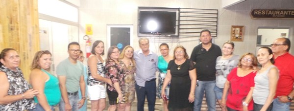 Dr. João Lacerda ganha festa surpresa - Imagem 3