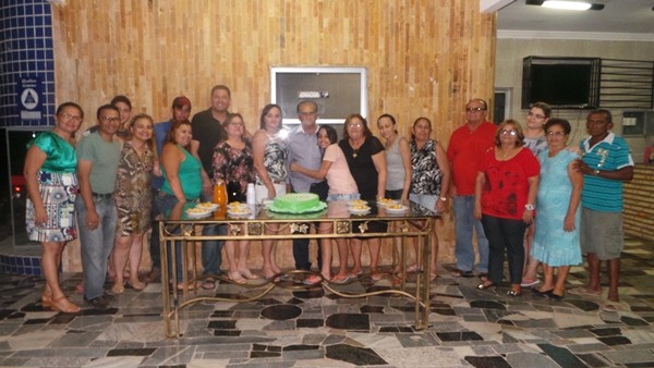 Dr. João Lacerda ganha festa surpresa - Imagem 13