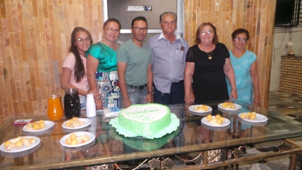 Dr. João Lacerda ganha festa surpresa - Imagem 4