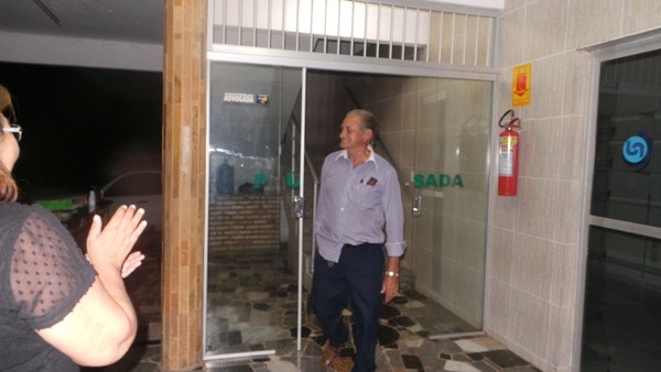 Dr. João Lacerda ganha festa surpresa - Imagem 15