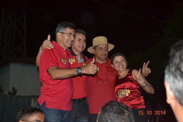 Prefeito Zé Resende faz caminhada em prol da Campanha da reeleição de Dilma unindo adversários - Imagem 8