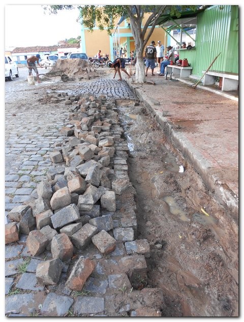 Secretaria Municipal de Serviços Públicos e Urbanismo faz manutenção no calçamento da Cidade. - Imagem 2