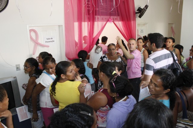 Outubro rosa na cidade de Miguel Alves reuniu dezenas de mulheres - Imagem 1