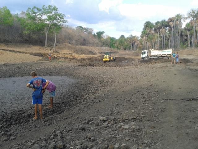 Prefeitura Começou a Recuperação do “Tanque” em Furta-Lhe a Volta - Imagem 14