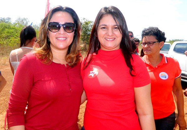 Prefeita Paula Araujo participa de evento politico em prol da candidatura de Dilma Roussef - Imagem 8