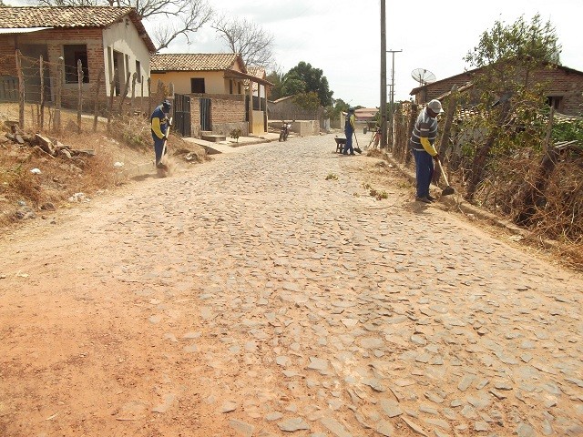 Prefeitura de Buriti dos Lopes intensifica limpeza de ruas e avenidas da cidade - Imagem 5