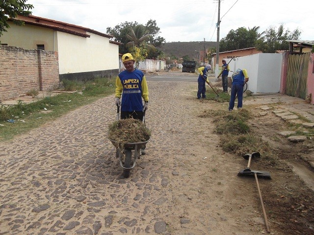 Prefeitura de Buriti dos Lopes intensifica limpeza de ruas e avenidas da cidade - Imagem 3