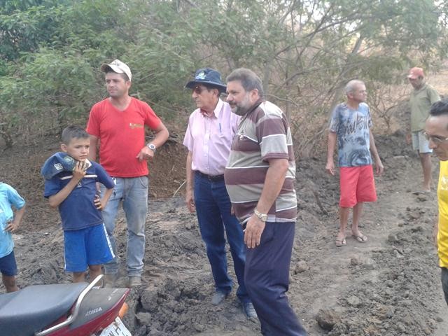 Prefeitura Começou a Recuperação do “Tanque” em Furta-Lhe a Volta - Imagem 26