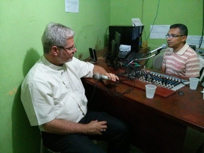 Bispo Dom Marcos Antônio Tavoni em entrevista a Rádio Redenção FM fala de Crisma, tecnologias e família. - Imagem 3