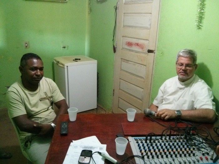 Bispo Dom Marcos Antônio Tavoni em entrevista a Rádio Redenção FM fala de Crisma, tecnologias e família. - Imagem 4