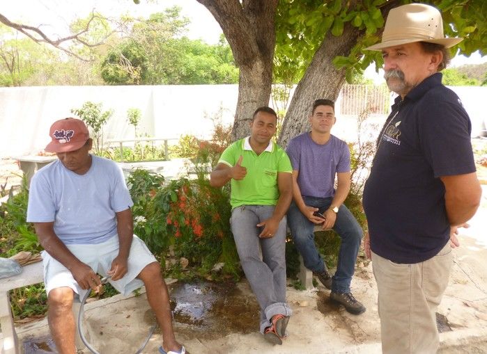 Prefeito acompanha limpeza nos cemitérios - Imagem 3