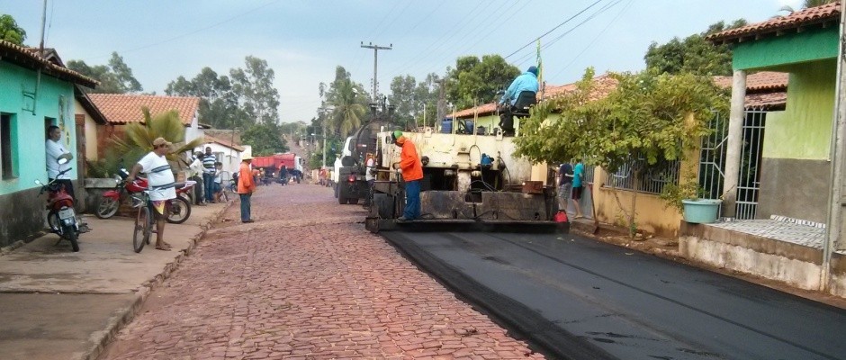 Serviço de pavimentação asfaltica chega à Rua São José em Redenção do Gurguéia 