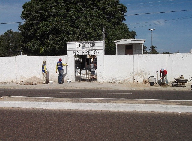 Prefeitura de Buriti dos Lopes faz limpeza em cemitérios para o Dia de Finados - Imagem 1